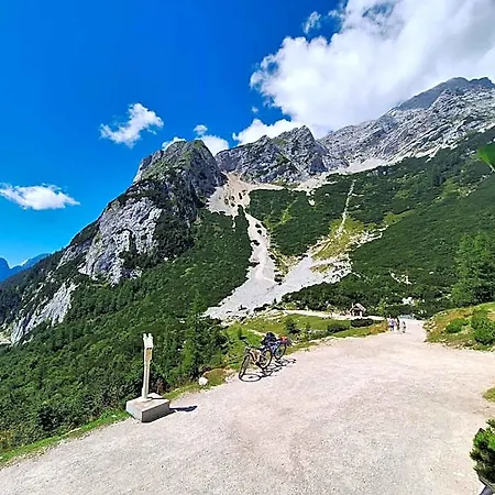 酒店 Ticarjev Dom At Vrsic Pass